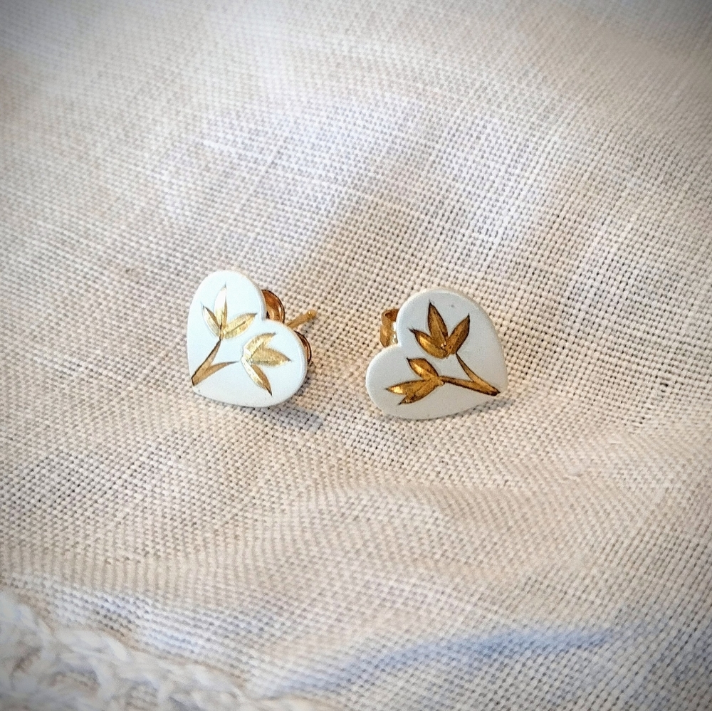 *True Vintage* Circa 1980 White & Gold Heart Posts, Perfect Condition!